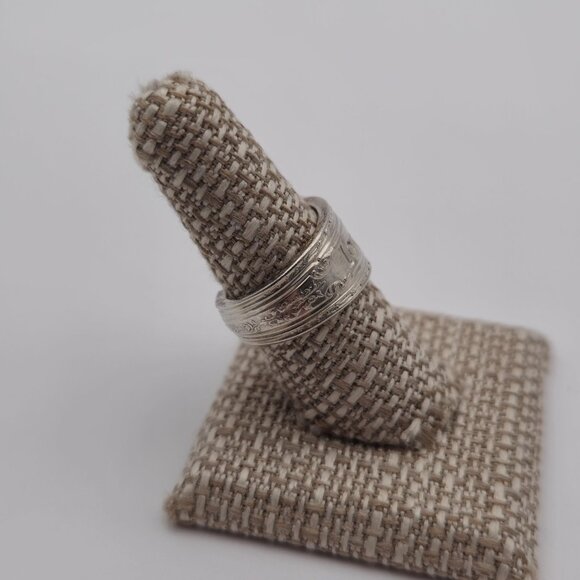 Size 8 Silver Tone Loved Word Spoon Ring A1984 - Picture 3 of 9